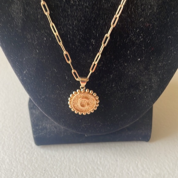 C Initial necklace with reverse pendant of a heart - Picture 2 of 5